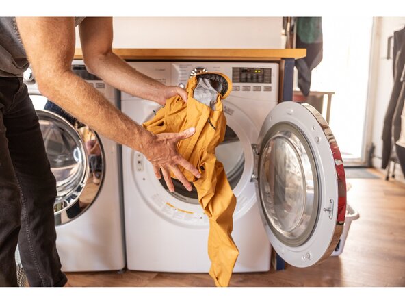 How to Wash a Waterproof Jacket, Tumble Dry: crwdns2935265:06crwdnd2935265:01crwdnd2935265:03crwdne2935265:0