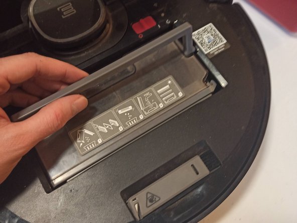 Ecovacs Deebot 920 Reassembly, Install The Bins And Beater Bar: crwdns2935265:020crwdnd2935265:02crwdnd2935265:03crwdne2935265:0