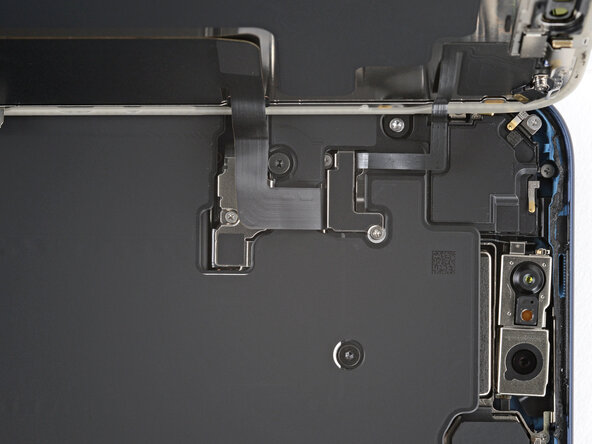 iPhone 17 Pro Max Screen Replacement, Remove the cover screws: crwdns2935265:019crwdnd2935265:02crwdnd2935265:02crwdne2935265:0