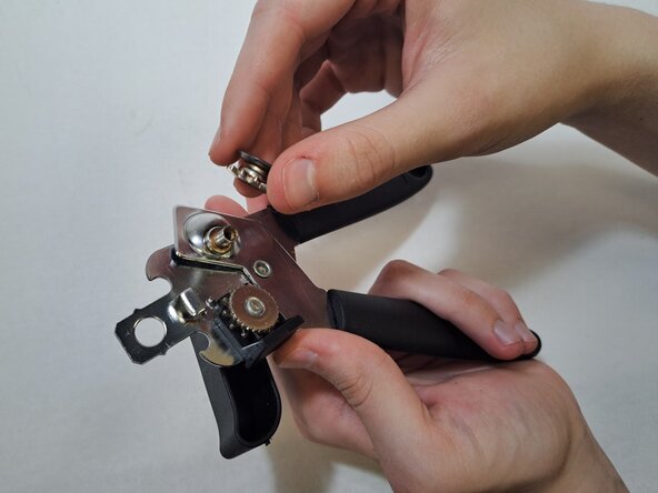 Manual Top-Cut Can Opener Cutting Wheel Replacement: crwdns2935265:02crwdnd2935265:02crwdnd2935265:02crwdne2935265:0