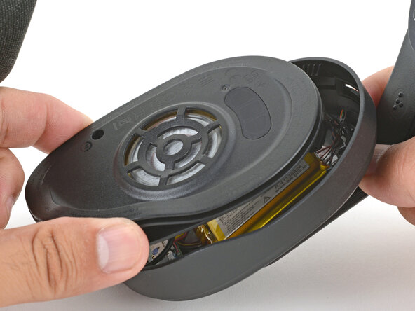 Logitech G522/A20 X Lightspeed Battery Replacement, Move the speaker housing: crwdns2935265:05crwdnd2935265:03crwdnd2935265:03crwdne2935265:0