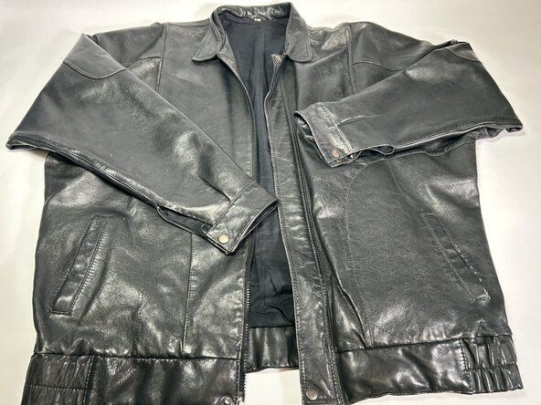 How to Repair a Leather Jacket Pocket: passo 11, immagine 2 di 2