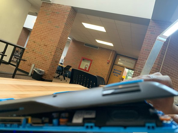 Dell G3 3500 Disassembly, Pry the bottom plate open: crwdns2935265:05crwdnd2935265:02crwdnd2935265:03crwdne2935265:0