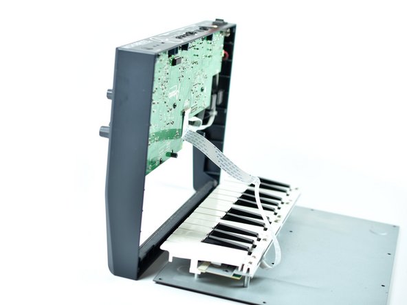 Arturia Microbrute Opening Procedure: paso 3, imagen 2 de 3