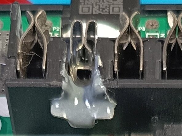 Parkside X20V 4Ah repair of broken battery contact and blown fuse, fix the replacement contact: passo 4, immagine 3 di 3