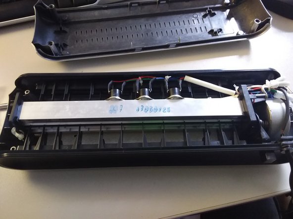 Remove foil from laminating roller, Opening: step 2, image 1 of 1