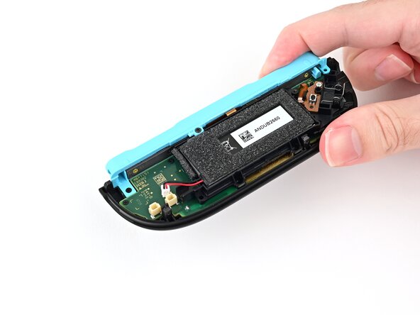 Joy-Con 2 (Left) Joystick Replacement, Prop up the controller: crwdns2935265:018crwdnd2935265:01crwdnd2935265:03crwdne2935265:0