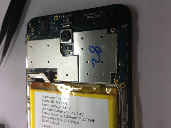 BLU Vivo XL2 LCD Screen Replacement, Disconnect LCD screen and Battery Connector: crwdns2935265:03crwdnd2935265:02crwdnd2935265:02crwdne2935265:0