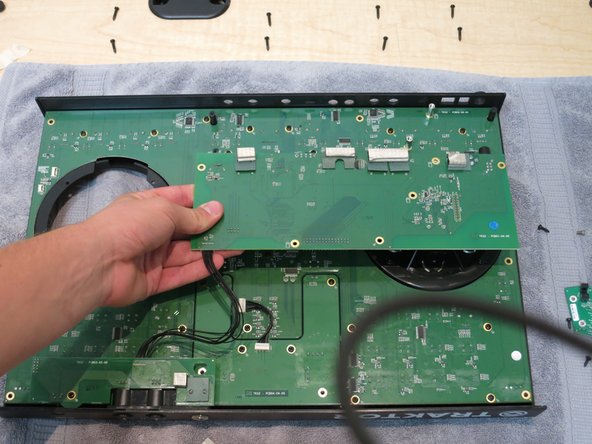 Native Instruments Traktor Kontrol S2 MK1: Disassembly and Jog Wheel Replacement: crwdns2935265:015crwdnd2935265:03crwdnd2935265:03crwdne2935265:0