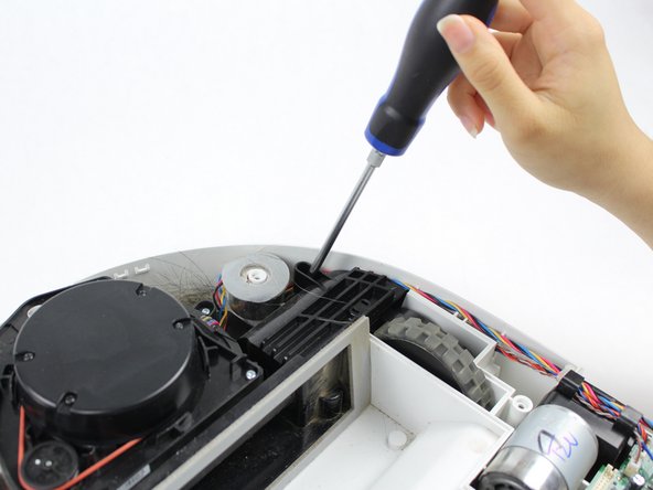 Neato Botvac D8000 Wheel Replacement, Wheel: crwdns2935265:011crwdnd2935265:02crwdnd2935265:03crwdne2935265:0