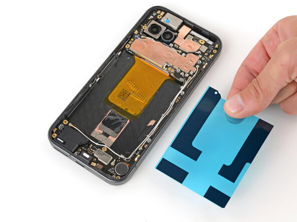 Google Pixel 9a Battery Replacement, Apply the battery adhesive: passo 29, immagine 2 di 3