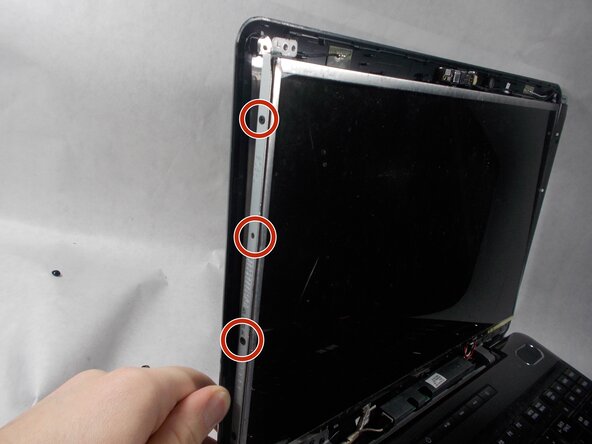 Toshiba Satellite L505D-GS6000 Screen Replacement: crwdns2935265:05crwdnd2935265:01crwdnd2935265:03crwdne2935265:0