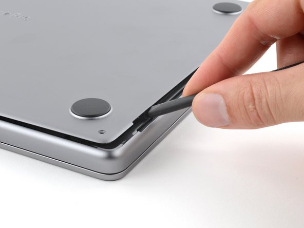 MacBook Pro 14" Late 2023 (M3) USB-C Ports Replacement, Release the right clips: crwdns2935265:05crwdnd2935265:02crwdnd2935265:03crwdne2935265:0