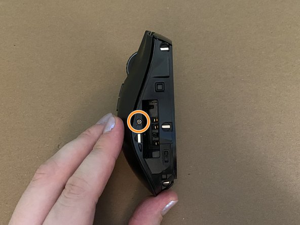 Razer Naga Epic Mouse Initial Disassembly, Remove case screws: crwdns2935265:06crwdnd2935265:02crwdnd2935265:03crwdne2935265:0