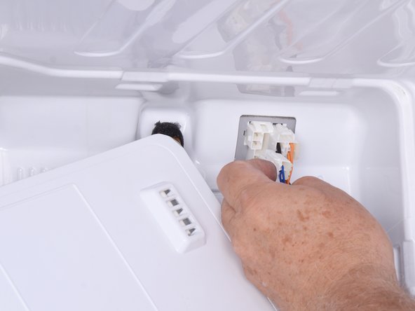 LG Refrigerator Evaporator Fan Replacement: crwdns2935265:022crwdnd2935265:03crwdnd2935265:03crwdne2935265:0