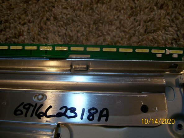 LG 55UH6150 backlight LED replacement, Attaching the LED's to the frame: crwdns2935265:012crwdnd2935265:02crwdnd2935265:03crwdne2935265:0