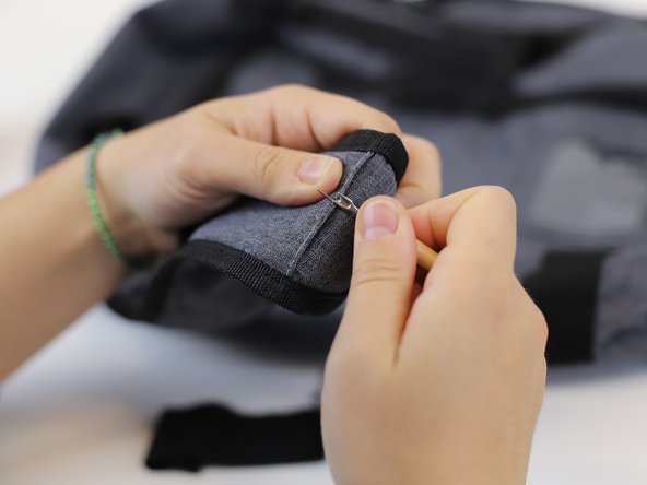 How to Fix a Broken Backpack strap, Clean the area: crwdns2935265:03crwdnd2935265:02crwdnd2935265:03crwdne2935265:0