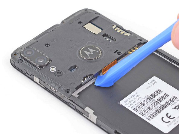 Motorola Moto E6 Plus Motherboard Replacement, Pry up the motherboard cover: crwdns2935265:010crwdnd2935265:02crwdnd2935265:03crwdne2935265:0