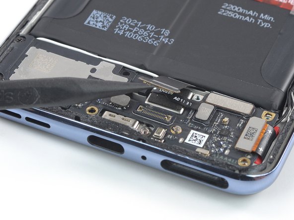 OnePlus Nord 2 5G Daughterboard Replacement, Disconnect the interconnect and the antenna board cables: crwdns2935265:021crwdnd2935265:02crwdnd2935265:03crwdne2935265:0