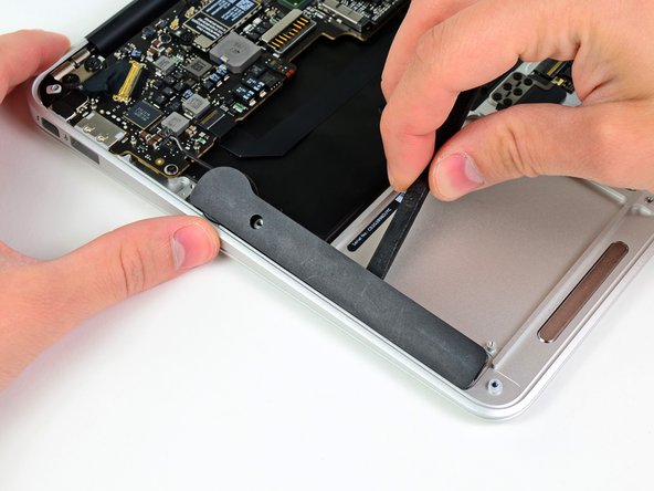 MacBook Air 11" Mid 2011 Right Speaker Replacement: crwdns2935265:08crwdnd2935265:02crwdnd2935265:02crwdne2935265:0