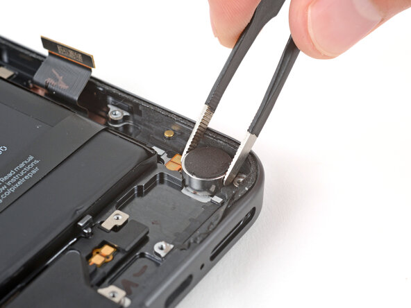 Google Pixel 9a Vibration Motor Replacement, Install the vibration motor: step 32, image 2 of 3