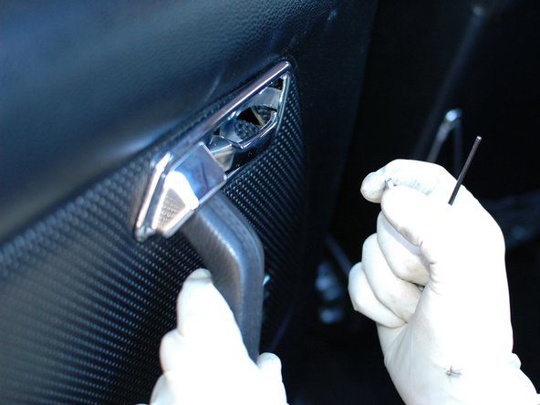 Disassembling Mercedes W123 Door Panel: crwdns2935265:04crwdnd2935265:03crwdnd2935265:03crwdne2935265:0