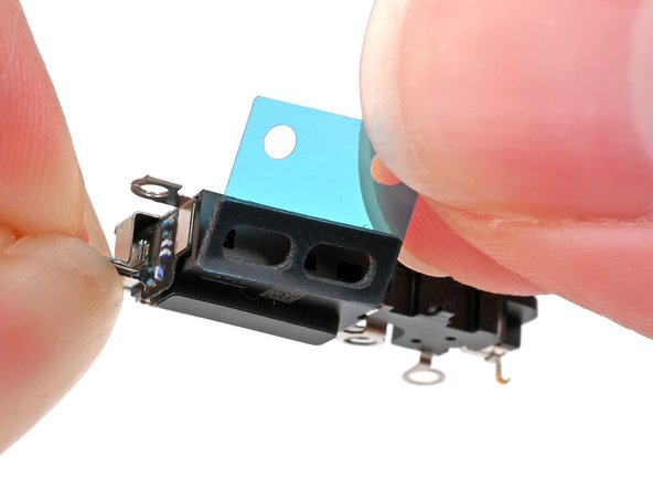 iPhone 16 Plus Microphone Replacement, Apply the adhesive: crwdns2935265:033crwdnd2935265:01crwdnd2935265:03crwdne2935265:0