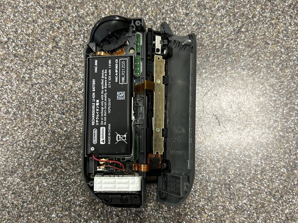 Right Joy-Con Teardown: crwdns2935265:02crwdnd2935265:02crwdnd2935265:02crwdne2935265:0