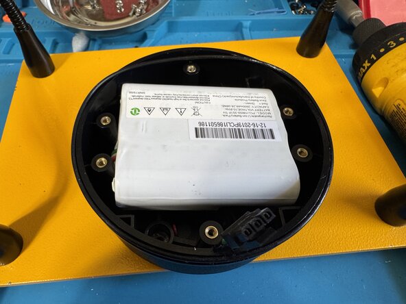 Nielsen-Kellerman CoxBox Battery Replacement, Remove Battery: crwdns2935265:05crwdnd2935265:02crwdnd2935265:02crwdne2935265:0