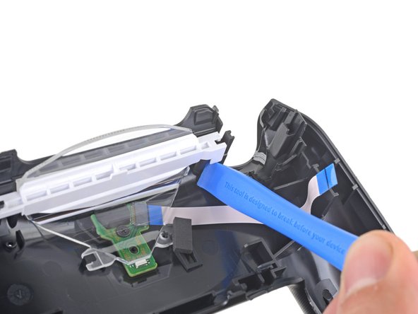 DualShock 4 CUH-ZCT2 Charging Assembly Replacement, Remove the light guide: crwdns2935265:06crwdnd2935265:02crwdnd2935265:03crwdne2935265:0