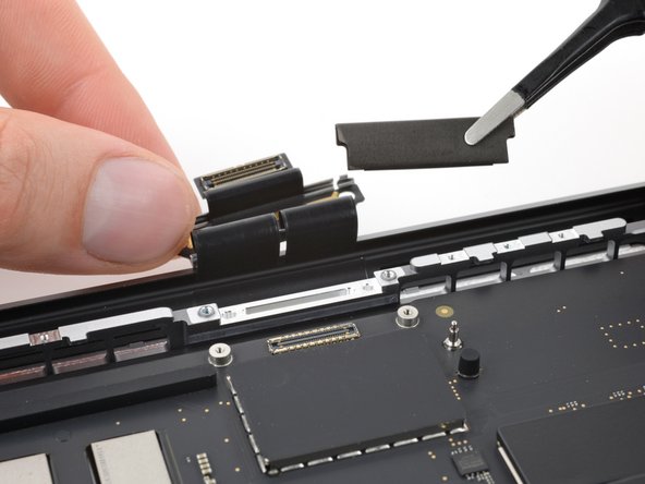 MacBook Pro 14" Late 2023 (M3) Screen Replacement, Remove the cable buffer: crwdns2935265:030crwdnd2935265:02crwdnd2935265:03crwdne2935265:0