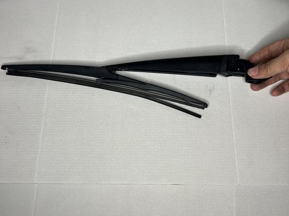 2010 Toyota Matrix Rear Windshield Wiper Replacement: crwdns2935265:03crwdnd2935265:02crwdnd2935265:03crwdne2935265:0