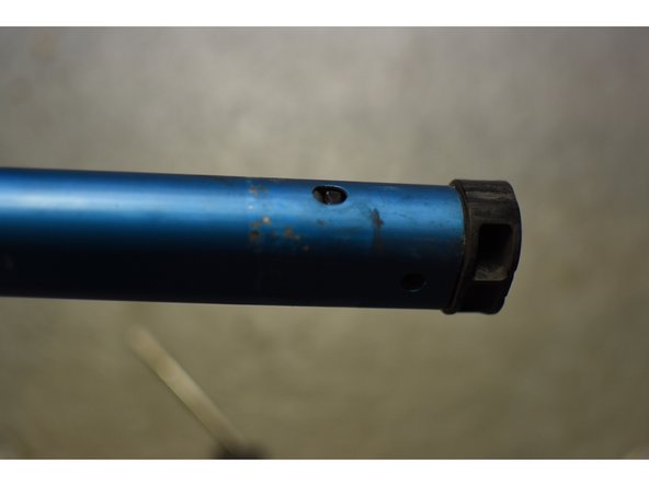 L.L.Bean Rolling Backpack Handle disassembly and lubrication, Middle shaft cap: crwdns2935265:016crwdnd2935265:02crwdnd2935265:02crwdne2935265:0