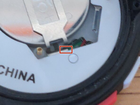 Sportline Duo 1010 Battery Replacement, Unclip the metal latch: crwdns2935265:02crwdnd2935265:02crwdnd2935265:02crwdne2935265:0