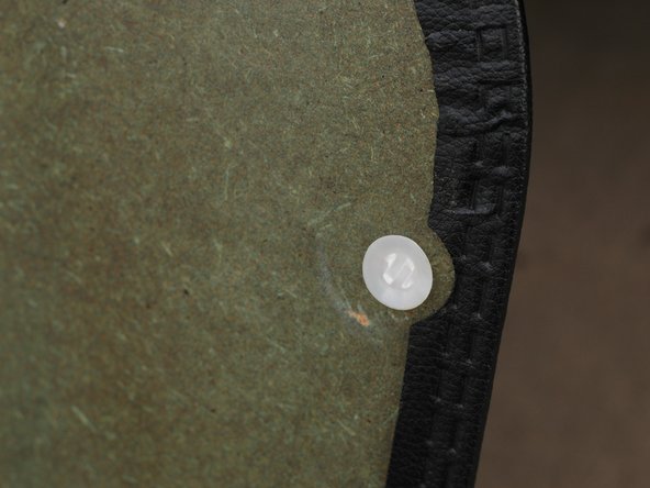 Disassembling Mercedes W123 Door Panel: crwdns2935265:012crwdnd2935265:02crwdnd2935265:03crwdne2935265:0