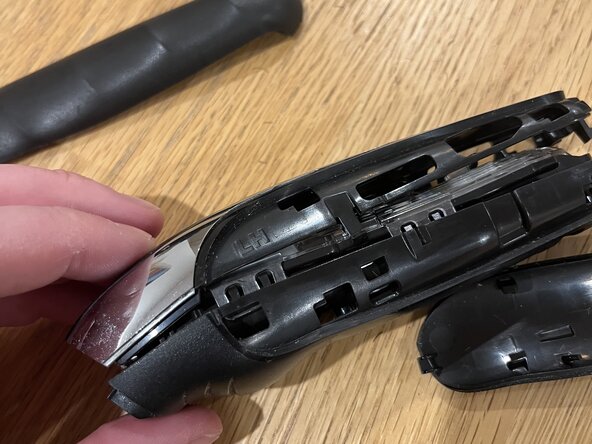 Wahl Barracuda Lithium-ion Trimmer Battery Replacement, Remove outer shell: crwdns2935265:02crwdnd2935265:01crwdnd2935265:02crwdne2935265:0