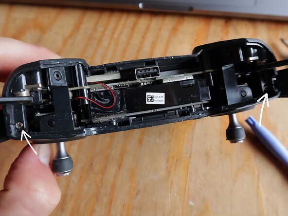 DJI Mavic Pro Controller Micro USB Port Replacement, Remove the front panel: crwdns2935265:07crwdnd2935265:01crwdnd2935265:03crwdne2935265:0