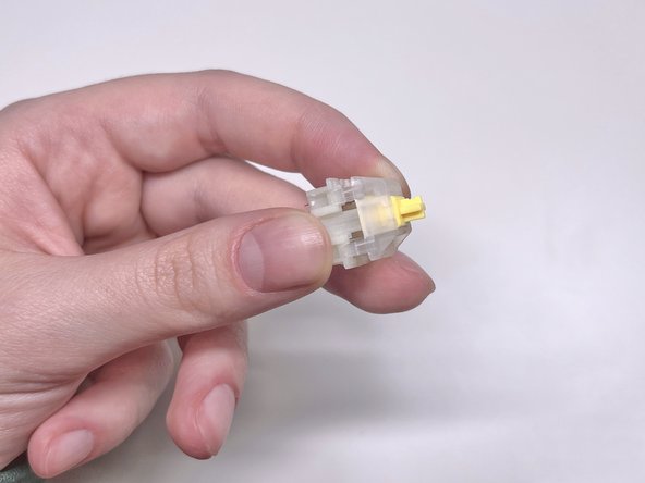 How to Replace a Mechanical Switch Leaf on Gateron Switches: 手順 7、 3の画像 2