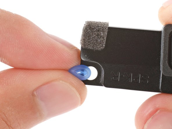 Lenovo ThinkPad P1 Gen 7 Right Speaker Replacement, Transfer the grommets: stap 0, afbeelding 3 van 3