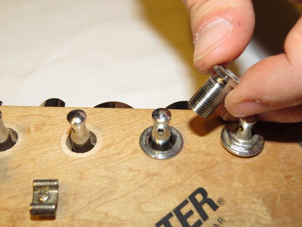 Fender Starcaster Tuning Heads Replacement: crwdns2935265:05crwdnd2935265:02crwdnd2935265:03crwdne2935265:0