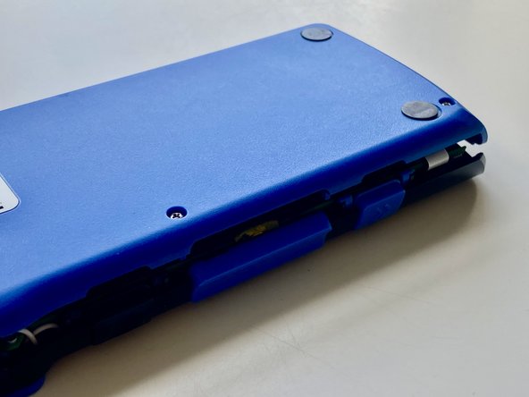 Freedom Scientific Focus Blue 4th Gen Disassembly, Remove Back Plate: crwdns2935265:02crwdnd2935265:02crwdnd2935265:03crwdne2935265:0