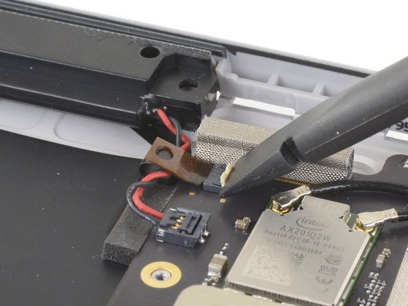 Microsoft Surface Pro 7 Volume and Power Button Cover Replacement, Remove the left speaker: passo 31, immagine 2 di 3