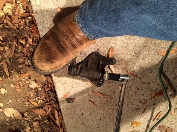 Repairing 1984-1989 Toyota 4Runner Idler Arm: crwdns2935265:03crwdnd2935265:02crwdnd2935265:03crwdne2935265:0