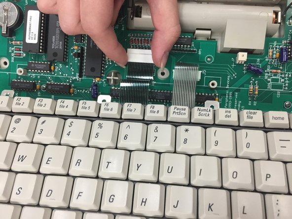 AlphaSmart Pro Motherboard Replacement, Detaching keyboard Ribbon Cables: crwdns2935265:04crwdnd2935265:02crwdnd2935265:03crwdne2935265:0