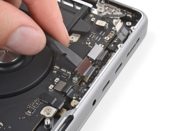 MacBook Pro 14" Late 2023 (M3) USB-C Ports Replacement, Disconnect the USB-C ports: crwdns2935265:030crwdnd2935265:02crwdnd2935265:02crwdne2935265:0