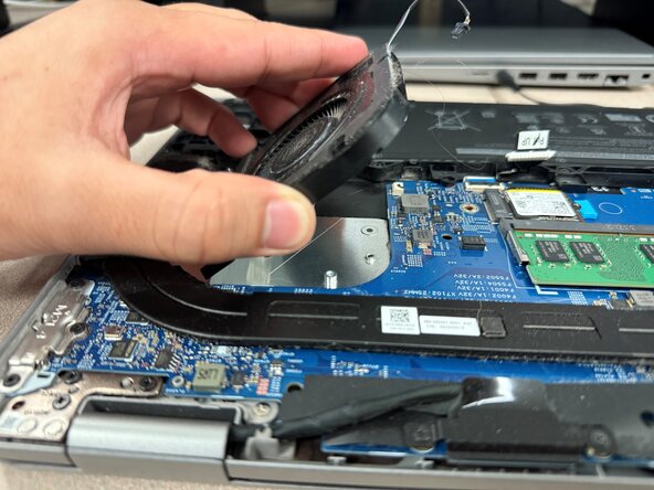 Dell Precision 3580 Fan Replacement: step 6, image 1 of 2