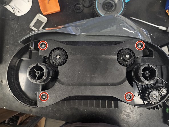 Aiper Seagull Pro: Button bearing replacement, Cover and middle cog: crwdns2935265:03crwdnd2935265:01crwdnd2935265:02crwdne2935265:0