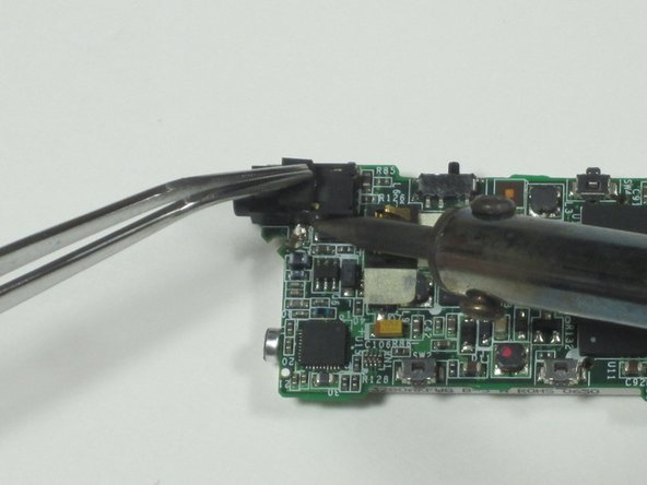 SanDisk Sansa C250 Headphone Jack Replacement: crwdns2935265:013crwdnd2935265:02crwdnd2935265:02crwdne2935265:0
