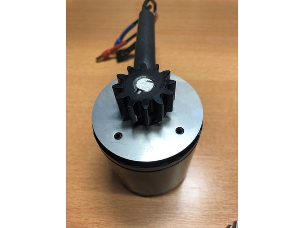 How to assembly FatBoy SS Mini Gear Drive, If required attach stainless steel plate to the motor: crwdns2935265:06crwdnd2935265:02crwdnd2935265:02crwdne2935265:0