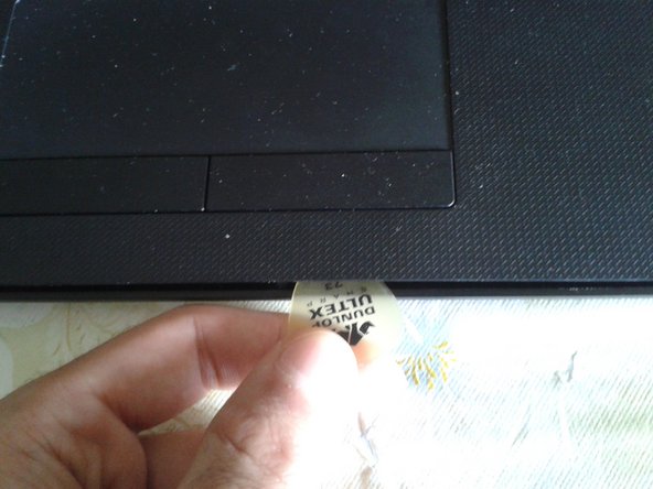 Reemplazo de disco duro de laptop HP 15-bs015dx, Separa las piezas del chasis parte 1: crwdns2935265:06crwdnd2935265:03crwdnd2935265:03crwdne2935265:0